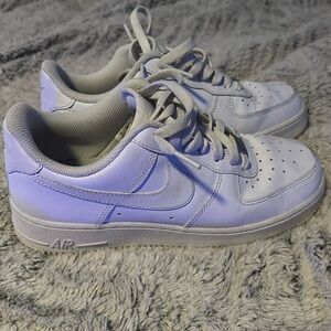 Size 7 men’s white air forces